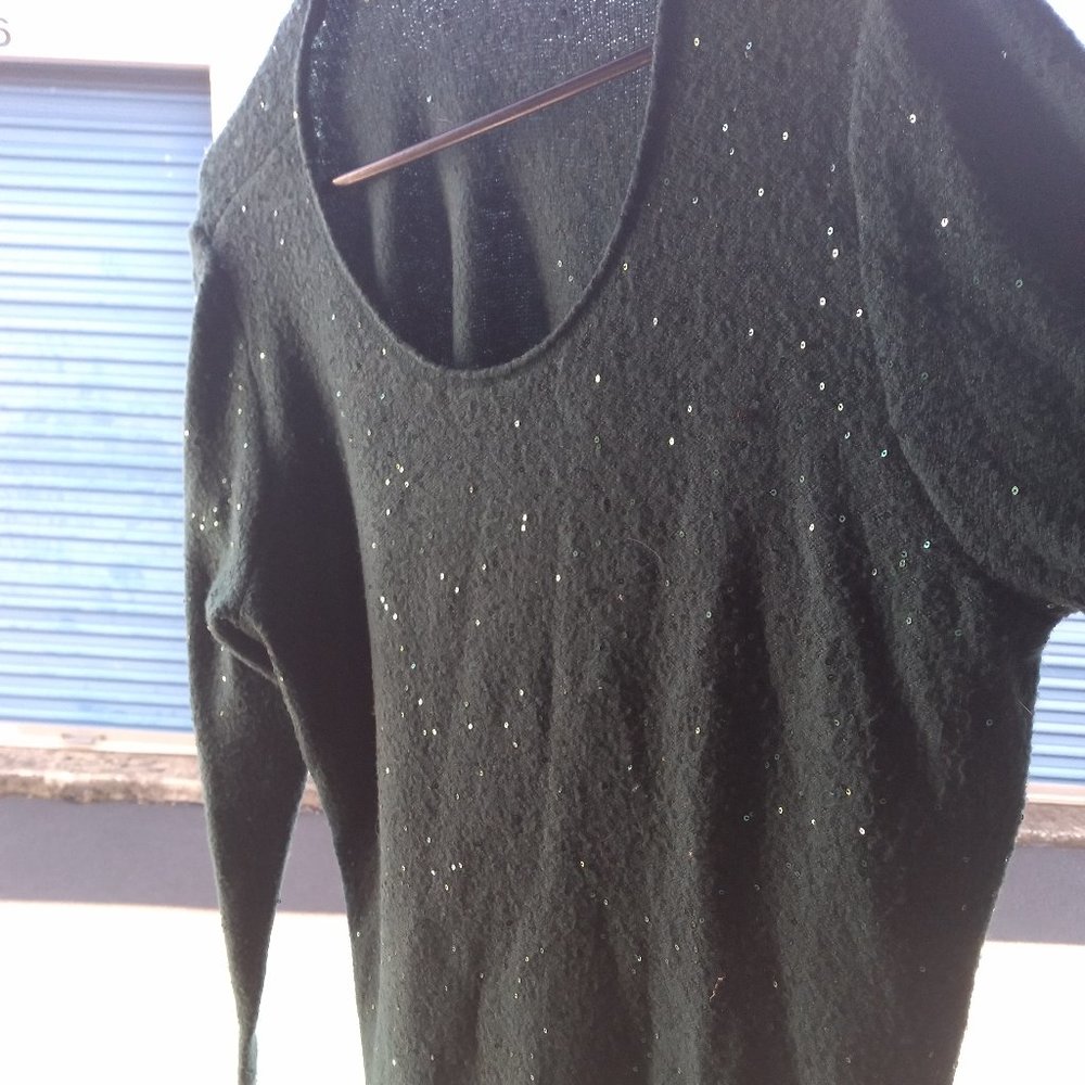 Women's XL, long green sweater with removable scarf.